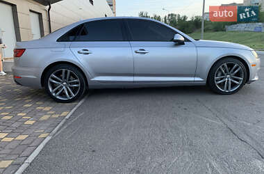 Седан Audi A4 2015 в 
