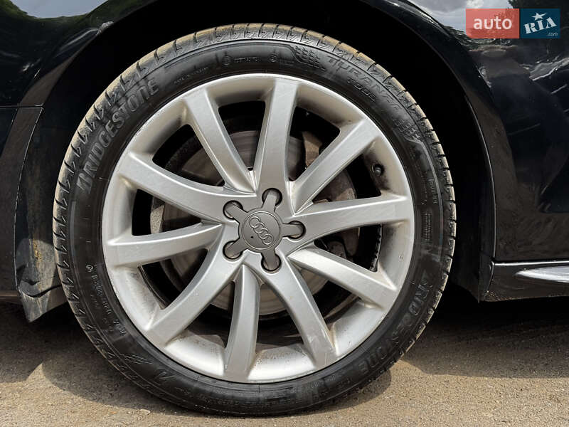 Седан Audi A4 2013 в Львове
