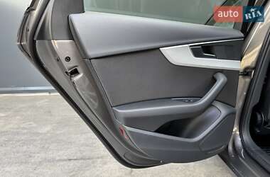 Седан Audi A4 2021 в 