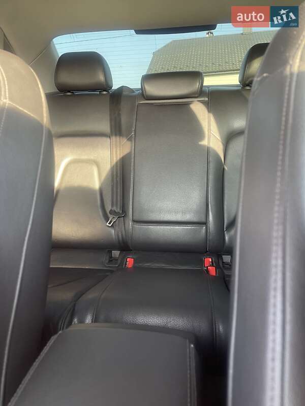 Седан Audi A4 2014 в Стрые
