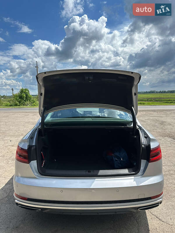 Седан Audi A4 2018 в Лубнах