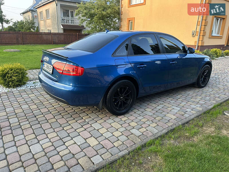 Седан Audi A4 2011 в Ивано-Франковске