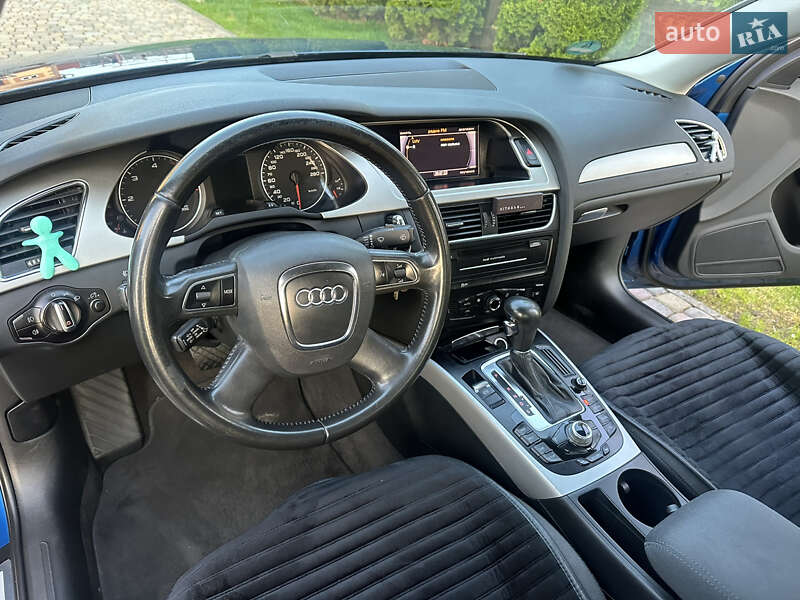 Седан Audi A4 2011 в Ивано-Франковске