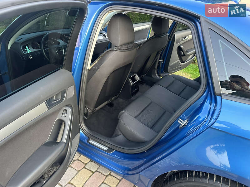 Седан Audi A4 2011 в Ивано-Франковске