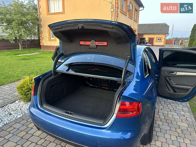 Седан Audi A4 2011 в Ивано-Франковске