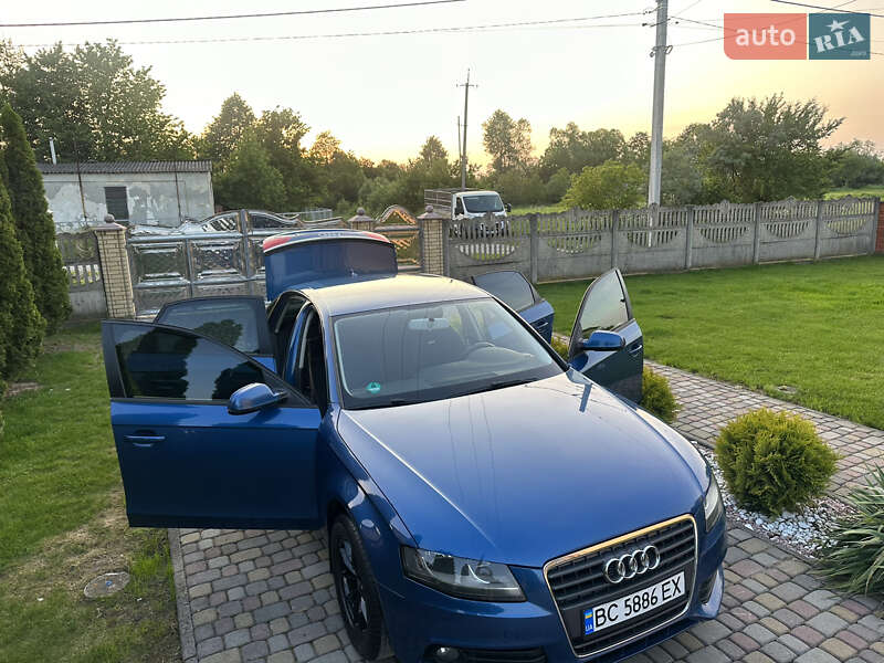 Седан Audi A4 2011 в Ивано-Франковске