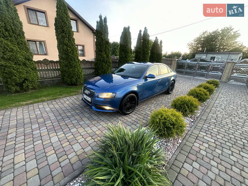 Седан Audi A4 2011 в Ивано-Франковске