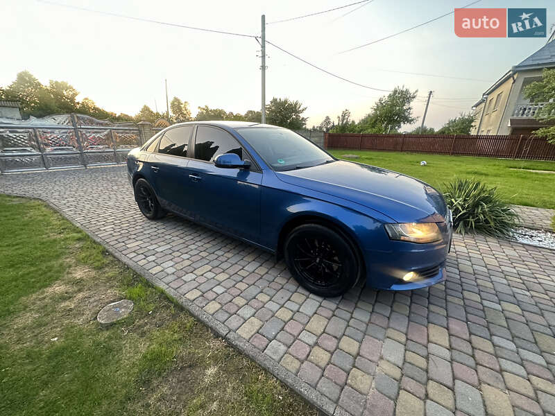 Седан Audi A4 2011 в Ивано-Франковске