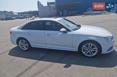 Седан Audi A4 2016 в 