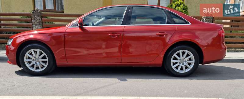Седан Audi A4 2012 в Черновцах