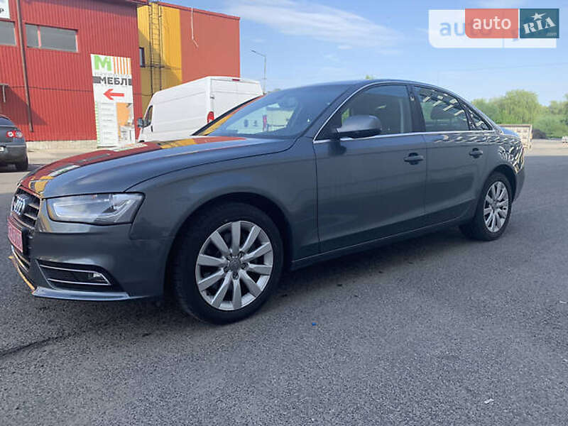 Седан Audi A4 2013 в Кролевці