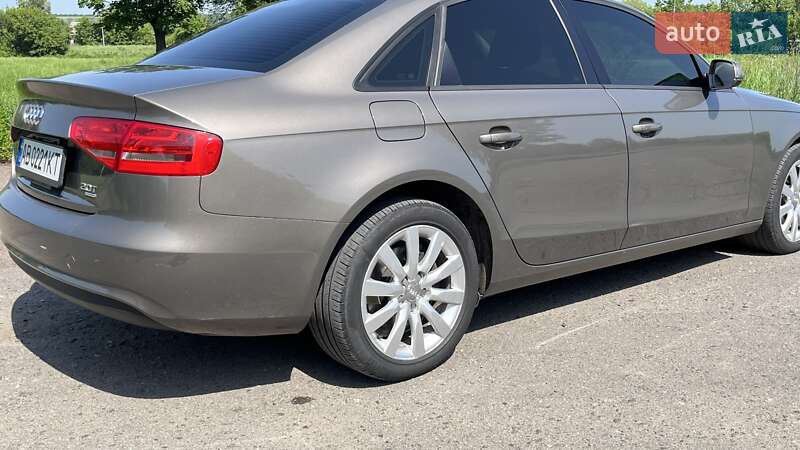 Седан Audi A4 2014 в Ямполе