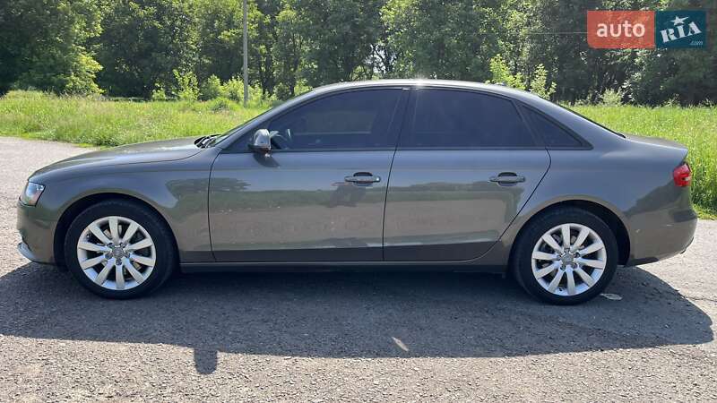Седан Audi A4 2014 в Ямполе