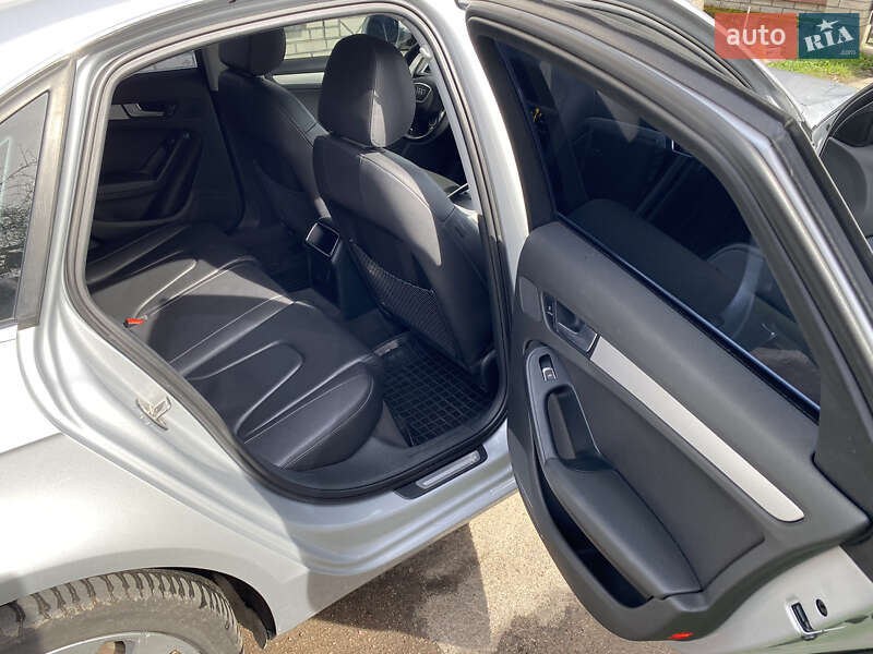 Седан Audi A4 2013 в Киеве