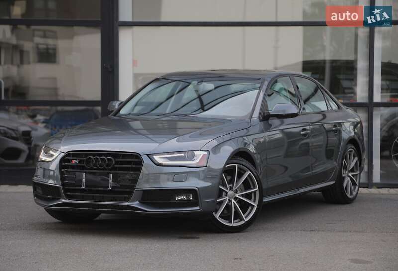 Седан Audi A4 2015 в 