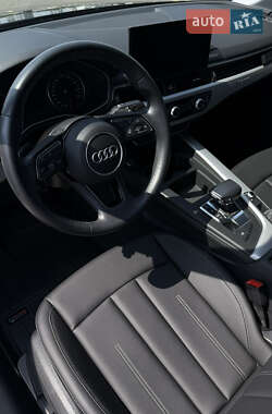 Седан Audi A4 2021 в 