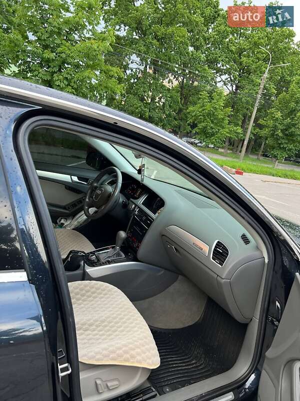 Седан Audi A4 2011 в Виннице