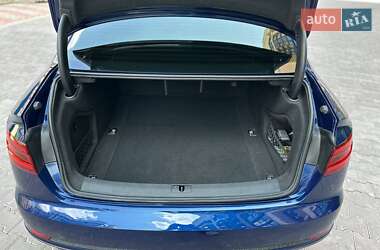 Седан Audi A4 2018 в 