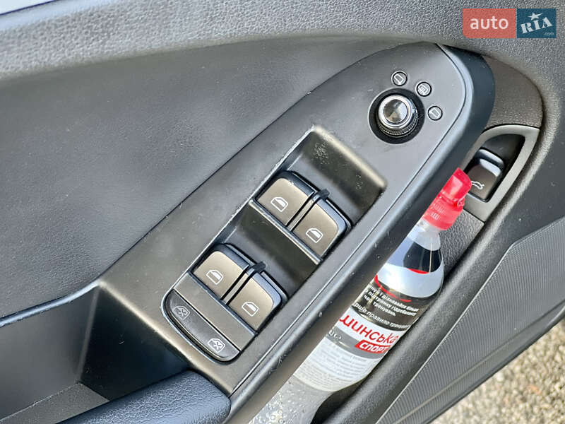Седан Audi A4 2011 в Горішніх Плавнях
