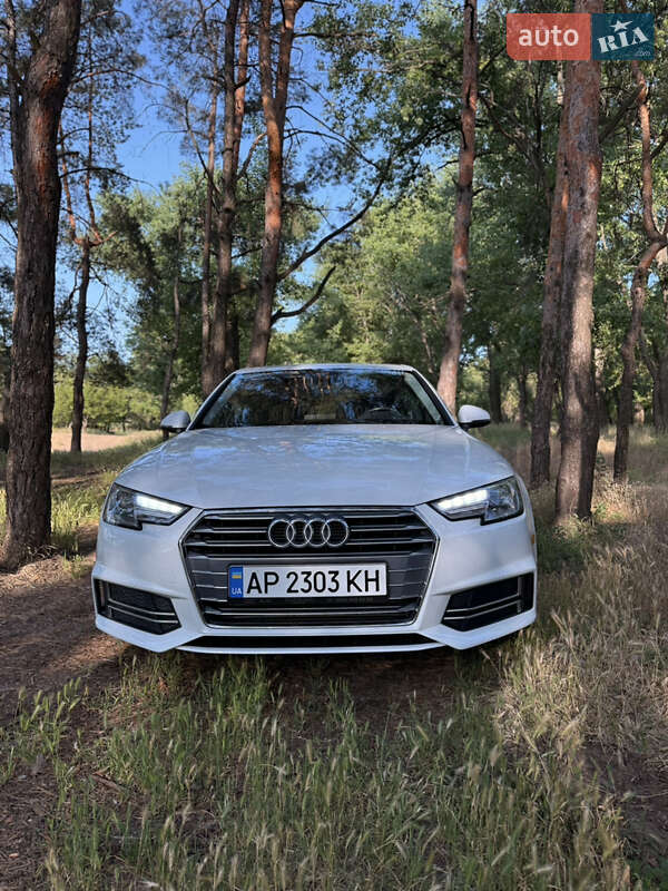 Седан Audi A4 2018 в Запорожье