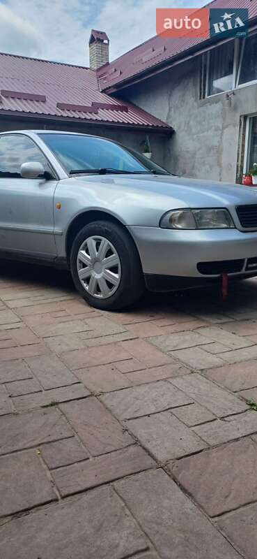 Седан Audi A4 1997 в Львове
