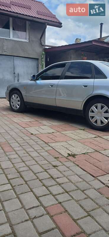 Седан Audi A4 1997 в Львове