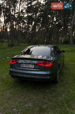 Седан Audi A4 2015 в 