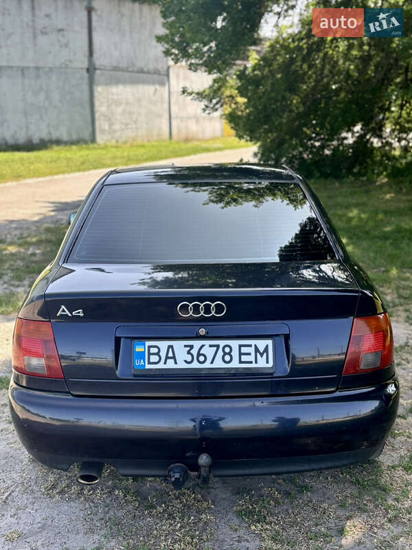 Седан Audi A4 1995 в Александрие