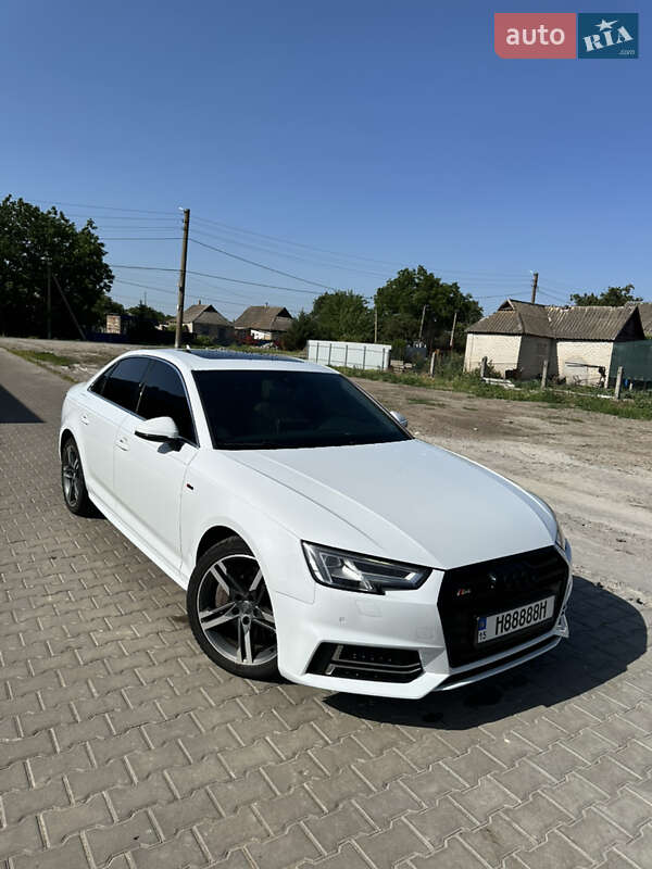 Седан Audi A4 2017 в 