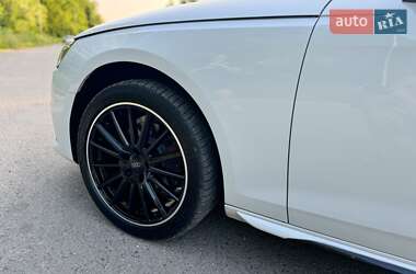 Седан Audi A4 2020 в 