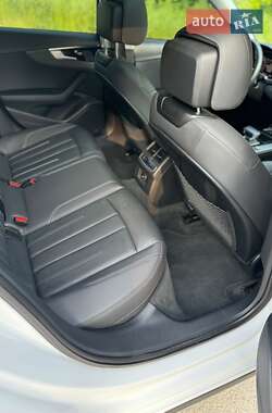 Седан Audi A4 2020 в 