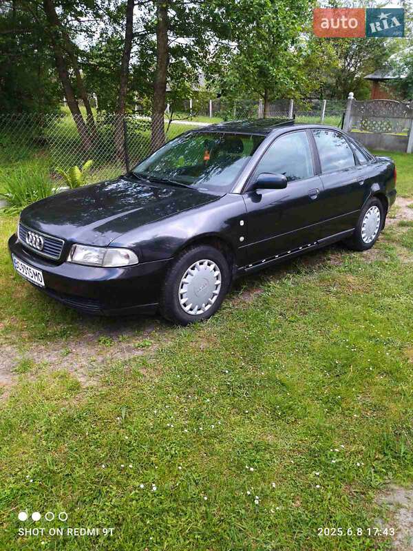 Седан Audi A4 1997 в 
