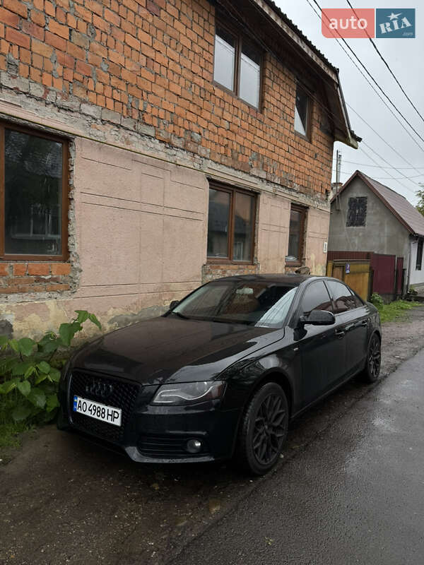 Седан Audi A4 2011 в Хусте