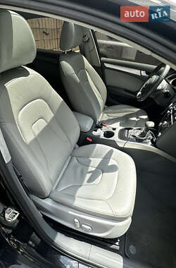 Седан Audi A4 2015 в Киеве