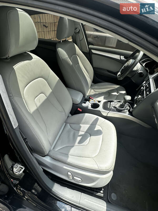 Седан Audi A4 2015 в Киеве