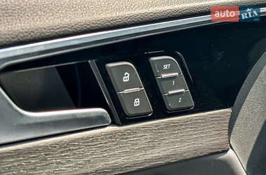 Седан Audi A4 2023 в 