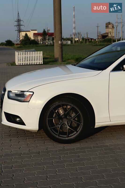 Седан Audi A4 2012 в Львове