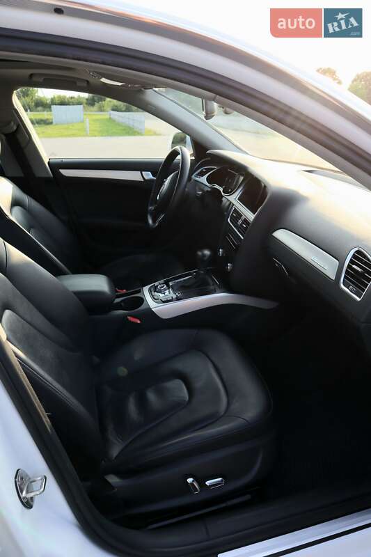 Седан Audi A4 2012 в Львове