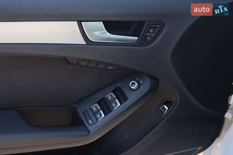 Седан Audi A4 2012 в Львове
