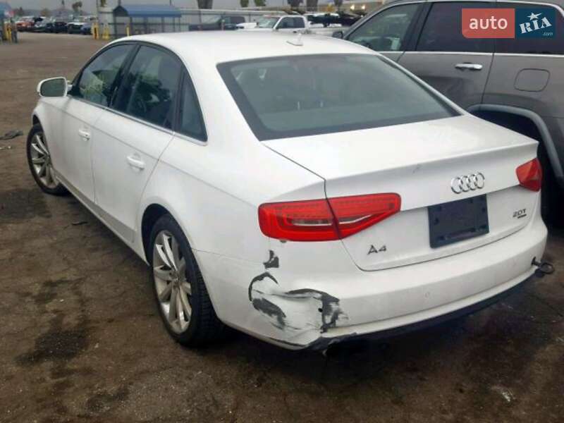 Седан Audi A4 2012 в Львове
