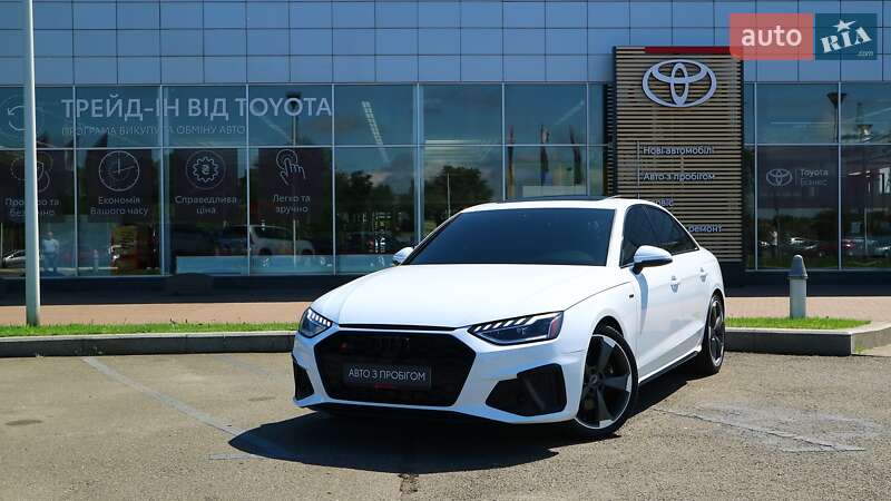 Седан Audi A4 2023 в 