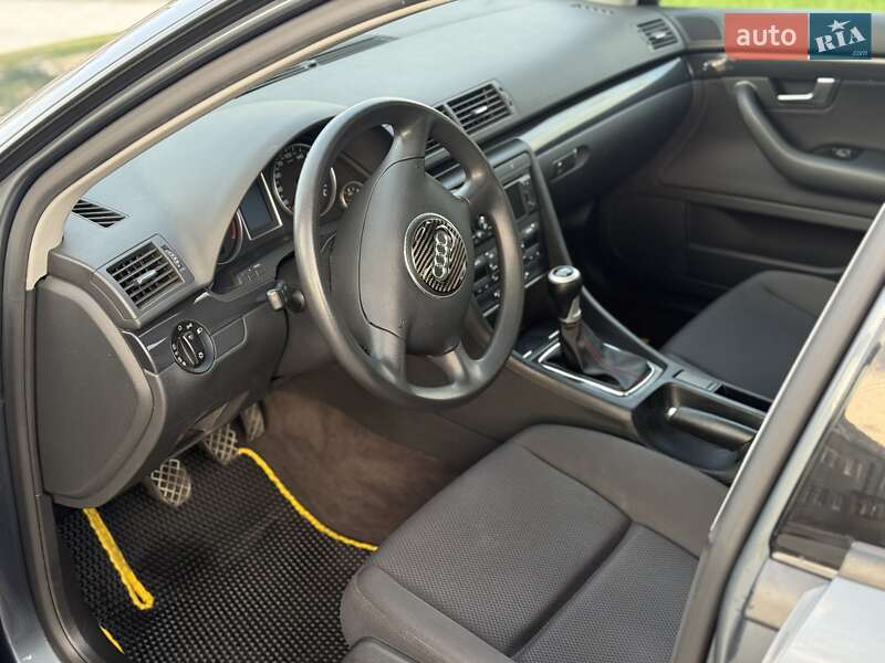 Седан Audi A4 2003 в Сарнах