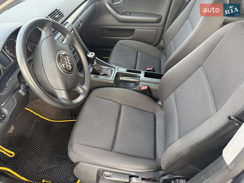 Седан Audi A4 2003 в Сарнах