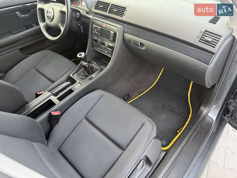 Седан Audi A4 2003 в Сарнах