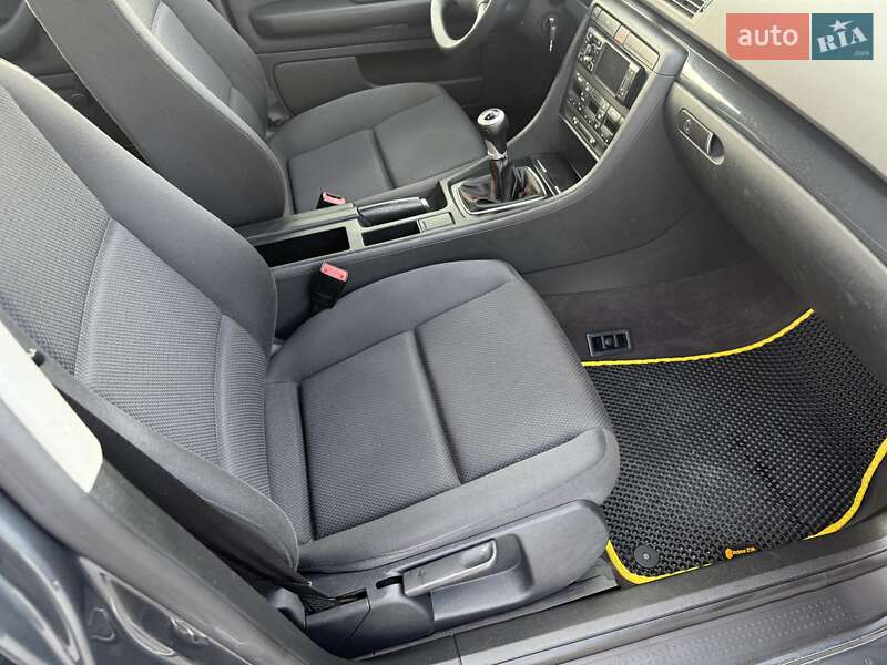 Седан Audi A4 2003 в Сарнах