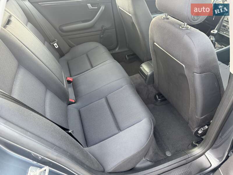 Седан Audi A4 2003 в Сарнах