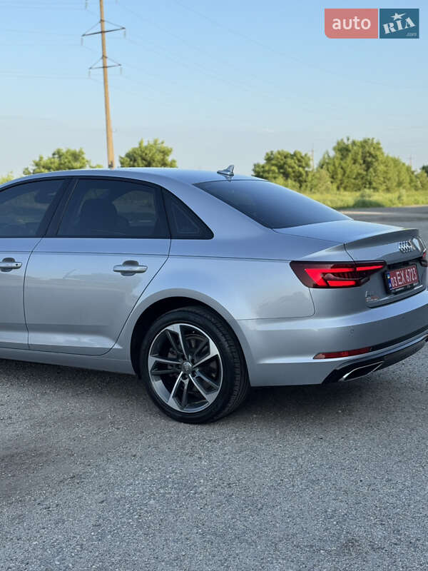 Седан Audi A4 2019 в Новом Буге