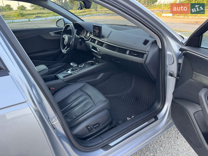 Седан Audi A4 2019 в Новом Буге