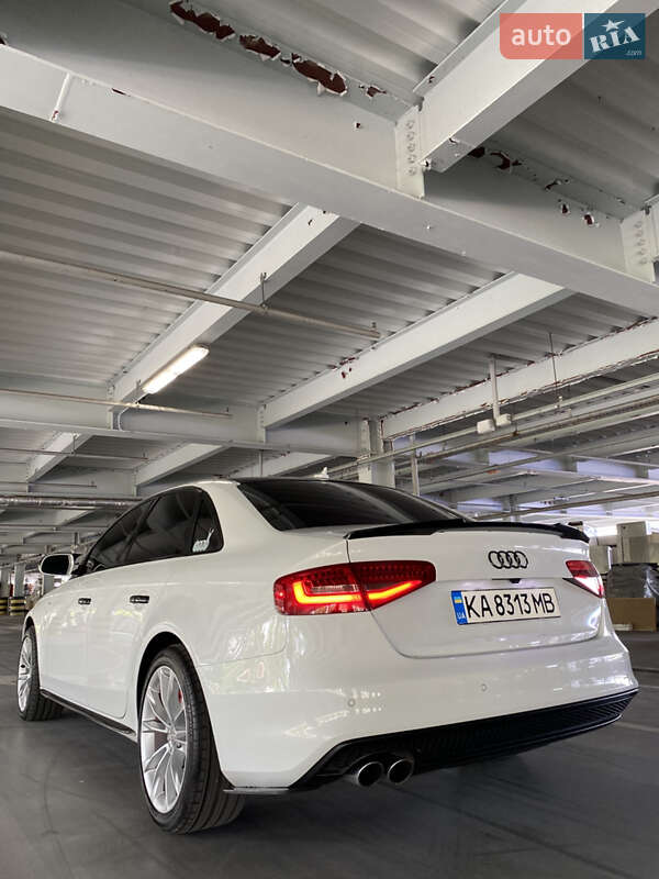 Седан Audi A4 2015 в Києві