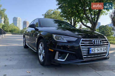 Седан Audi A4 2019 в 